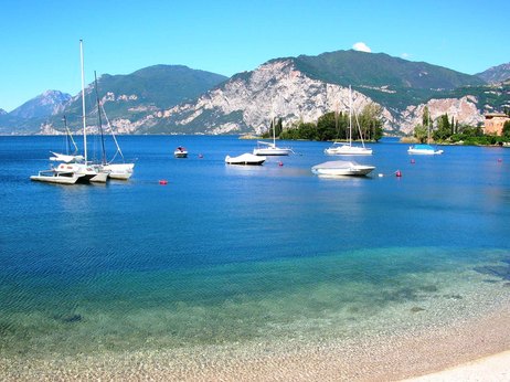 Sandy shores of Lake garda
