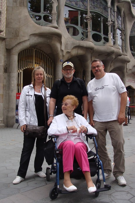 Guide & Wheelchair traveller with her family